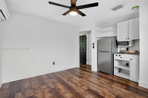 House in Miami, Florida 3 bedrooms, 128.86 sq.m. № 2013395 - photo 21