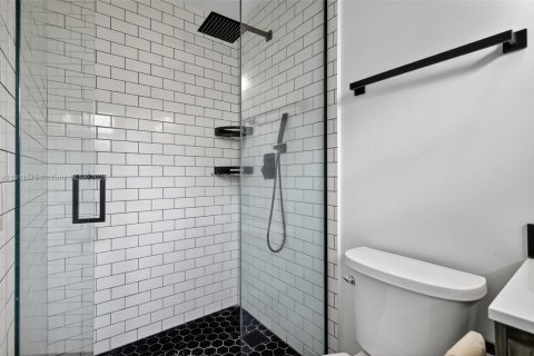 House in Miami, Florida 3 bedrooms, 128.86 sq.m. № 2013395 - photo 27