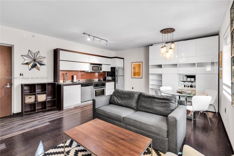Condominio en venta en Miami Beach, Florida, 1 dormitorio, 56.95 m2 № 1855125 - foto 1