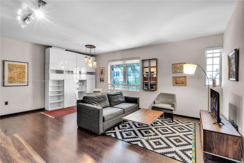 Condominio en venta en Miami Beach, Florida, 1 dormitorio, 56.95 m2 № 1855125 - foto 2
