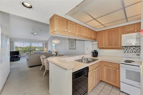 Condo in Venice, Florida, 2 bedrooms  № 2166765 - photo 11