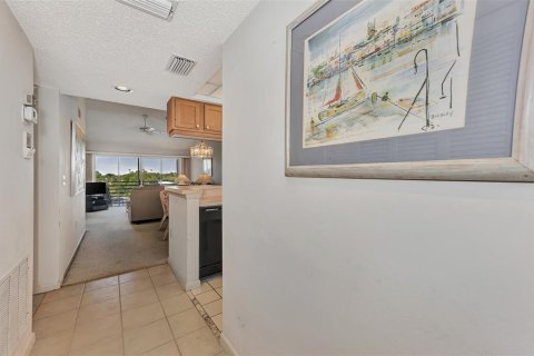 Condo in Venice, Florida, 2 bedrooms  № 2166765 - photo 9