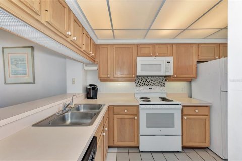 Condo in Venice, Florida, 2 bedrooms  № 2166765 - photo 12