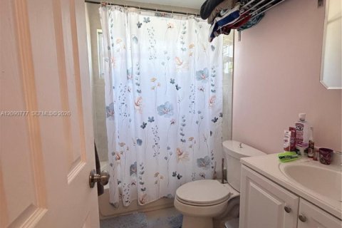 House in Tamarac, Florida 2 bedrooms, 91.14 sq.m. № 2382403 - photo 8
