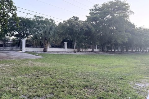 House in Tamarac, Florida 2 bedrooms, 91.14 sq.m. № 2382403 - photo 12