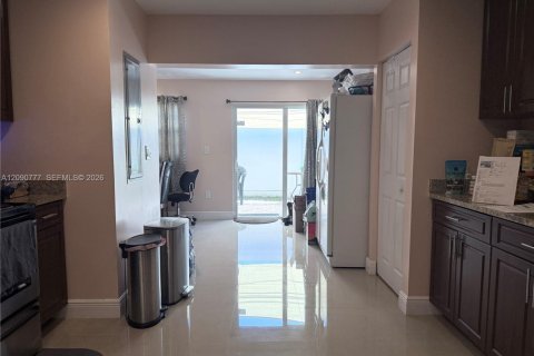 House in Tamarac, Florida 2 bedrooms, 91.14 sq.m. № 2382403 - photo 3