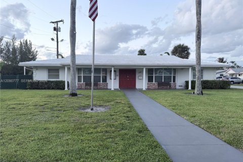 House in Tamarac, Florida 2 bedrooms, 91.14 sq.m. № 2382403 - photo 15
