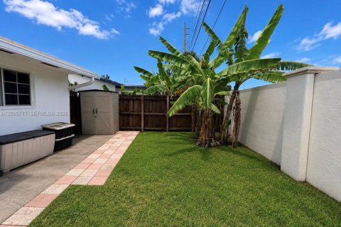House in Tamarac, Florida 2 bedrooms, 91.14 sq.m. № 2382403 - photo 10