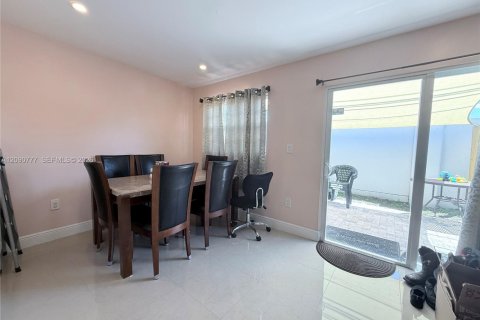 House in Tamarac, Florida 2 bedrooms, 91.14 sq.m. № 2382403 - photo 4