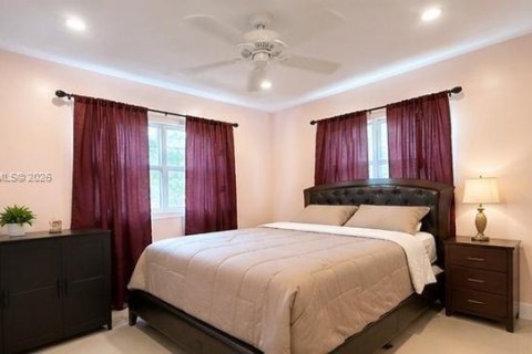House in Tamarac, Florida 2 bedrooms, 91.14 sq.m. № 2382403 - photo 5