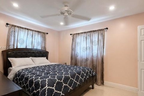 House in Tamarac, Florida 2 bedrooms, 91.14 sq.m. № 2382403 - photo 6