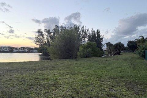 House in Tamarac, Florida 2 bedrooms, 91.14 sq.m. № 2382403 - photo 14