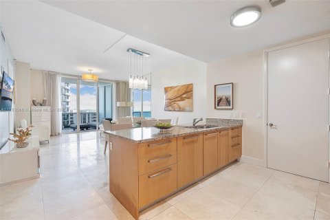 Condo in Sunny Isles Beach, Florida, 3 bedrooms  № 1705730 - photo 4