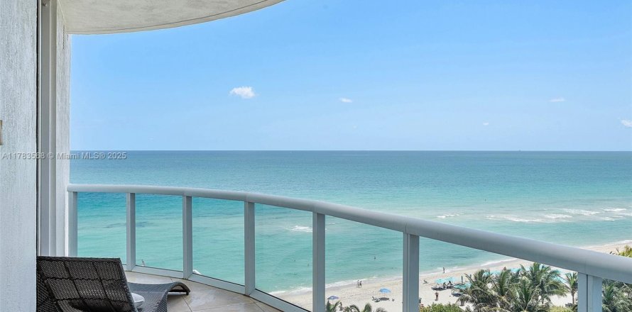 Condo in Sunny Isles Beach, Florida, 3 bedrooms № 1705730
