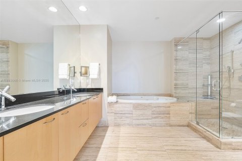 Condo in Sunny Isles Beach, Florida, 3 bedrooms  № 1705730 - photo 27