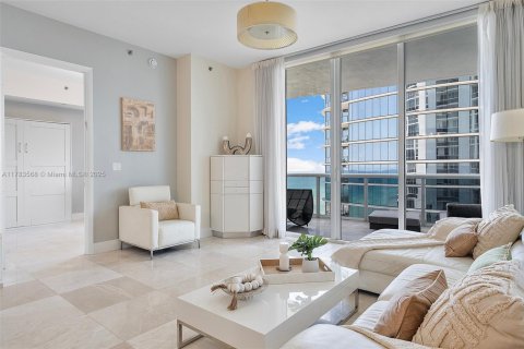 Condo in Sunny Isles Beach, Florida, 3 bedrooms  № 1705730 - photo 11