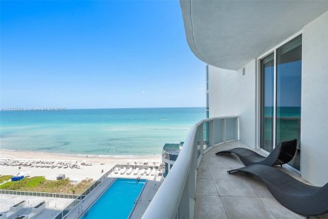 Condo in Sunny Isles Beach, Florida, 3 bedrooms  № 1705730 - photo 23