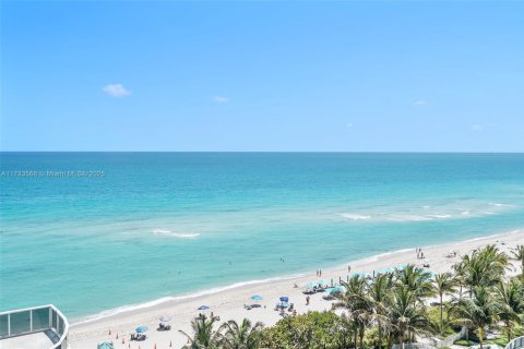 Condo in Sunny Isles Beach, Florida, 3 bedrooms  № 1705730 - photo 2
