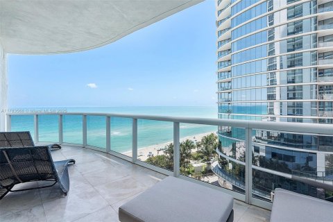 Condo in Sunny Isles Beach, Florida, 3 bedrooms  № 1705730 - photo 16
