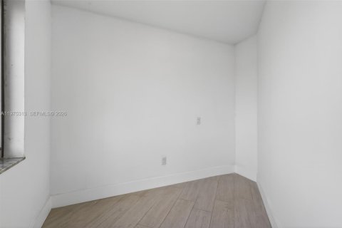 Condo in Miami, Florida, 3 bedrooms  № 2042392 - photo 24