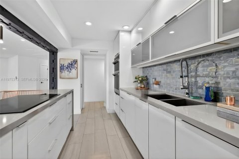 Condo in Miami, Florida, 3 bedrooms  № 2042392 - photo 5