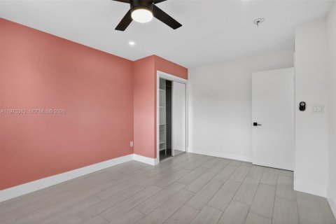 Condo in Miami, Florida, 3 bedrooms  № 2042392 - photo 15