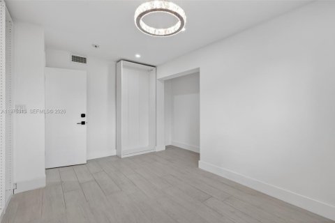 Condo in Miami, Florida, 3 bedrooms  № 2042392 - photo 19