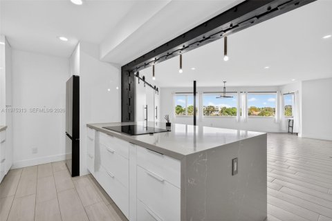 Condo in Miami, Florida, 3 bedrooms  № 2042392 - photo 22