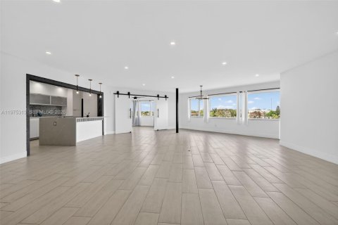 Condo in Miami, Florida, 3 bedrooms  № 2042392 - photo 4