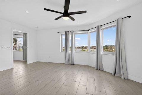 Condo in Miami, Florida, 3 bedrooms  № 2042392 - photo 13