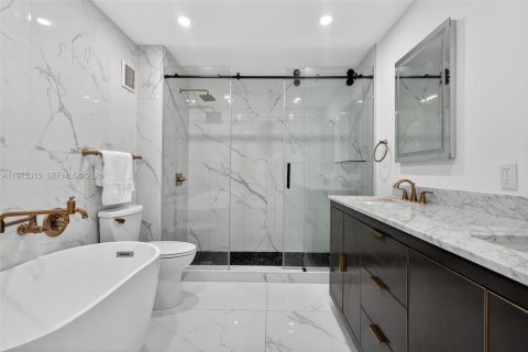 Condo in Miami, Florida, 3 bedrooms  № 2042392 - photo 11