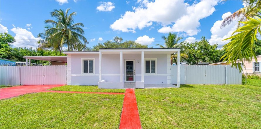 Casa en Miami Gardens, Florida 3 dormitorios, 66.89 m2 № 1896233