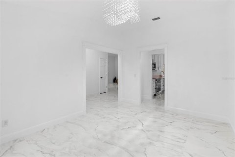 Casa en venta en Deltona, Florida, 4 dormitorios, 231.05 m2 № 1883405 - foto 24