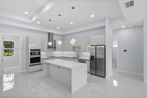 Купить виллу или дом в Нейплс, Флорида 4 спальни, № 1990404 - фото 12