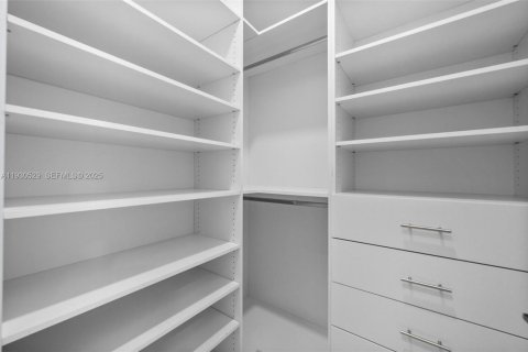 Купить виллу или дом в Нейплс, Флорида 4 спальни, № 1990404 - фото 17