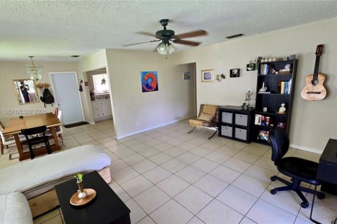 Condo in Hollywood, Florida, 2 bedrooms  № 2024545 - photo 2