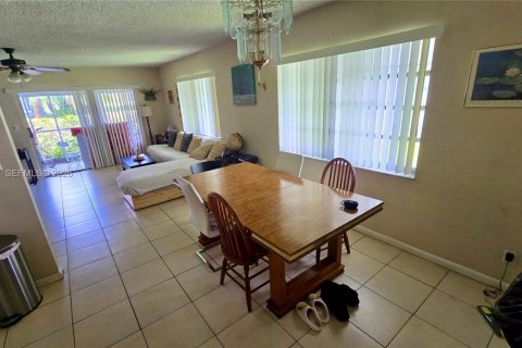 Condo in Hollywood, Florida, 2 bedrooms  № 2024545 - photo 3