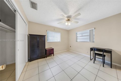 Copropriété à vendre à Hollywood, Floride: 2 chambres, 89.19 m2 № 2024545 - photo 11