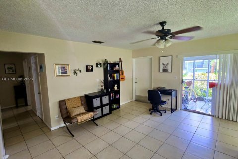 Condo in Hollywood, Florida, 2 bedrooms  № 2024545 - photo 4