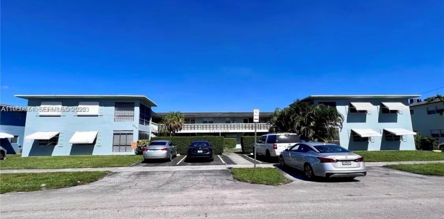 Condo in Hollywood, Florida, 2 bedrooms  № 2024545