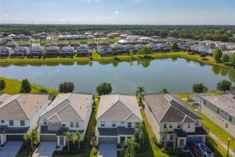 Casa en venta en Kissimmee, Florida, 9 dormitorios, 369.66 m2 № 1911466 - foto 1