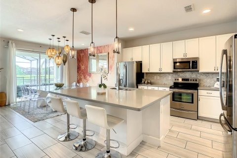 Casa en venta en Kissimmee, Florida, 9 dormitorios, 369.66 m2 № 1911466 - foto 4