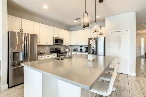 Casa en venta en Kissimmee, Florida, 9 dormitorios, 369.66 m2 № 1911466 - foto 6
