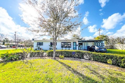 House in Wilton Manors, Florida 3 bedrooms, 129.32 sq.m. № 1892102 - photo 2