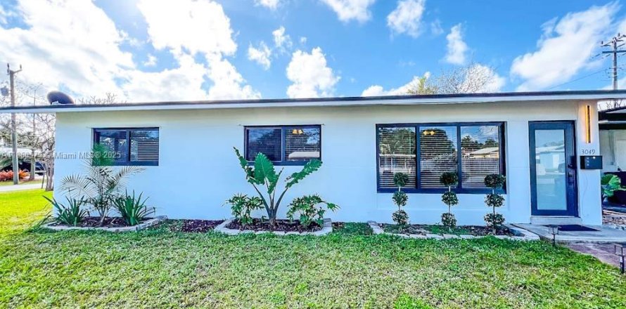 House in Wilton Manors, Florida 3 bedrooms, 129.32 sq.m. № 1892102