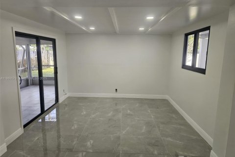 House in Wilton Manors, Florida 3 bedrooms, 129.32 sq.m. № 1892102 - photo 30