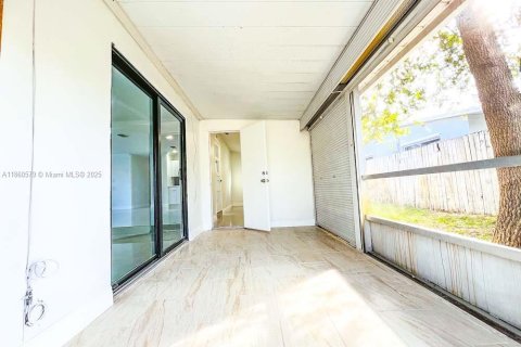 House in Wilton Manors, Florida 3 bedrooms, 129.32 sq.m. № 1892102 - photo 17