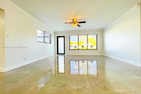 House in Wilton Manors, Florida 3 bedrooms, 129.32 sq.m. № 1892102 - photo 7