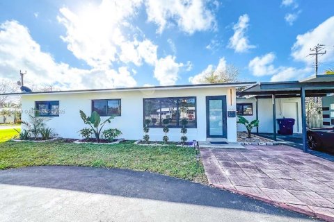 House in Wilton Manors, Florida 3 bedrooms, 129.32 sq.m. № 1892102 - photo 4