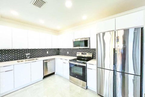 House in Wilton Manors, Florida 3 bedrooms, 129.32 sq.m. № 1892102 - photo 9